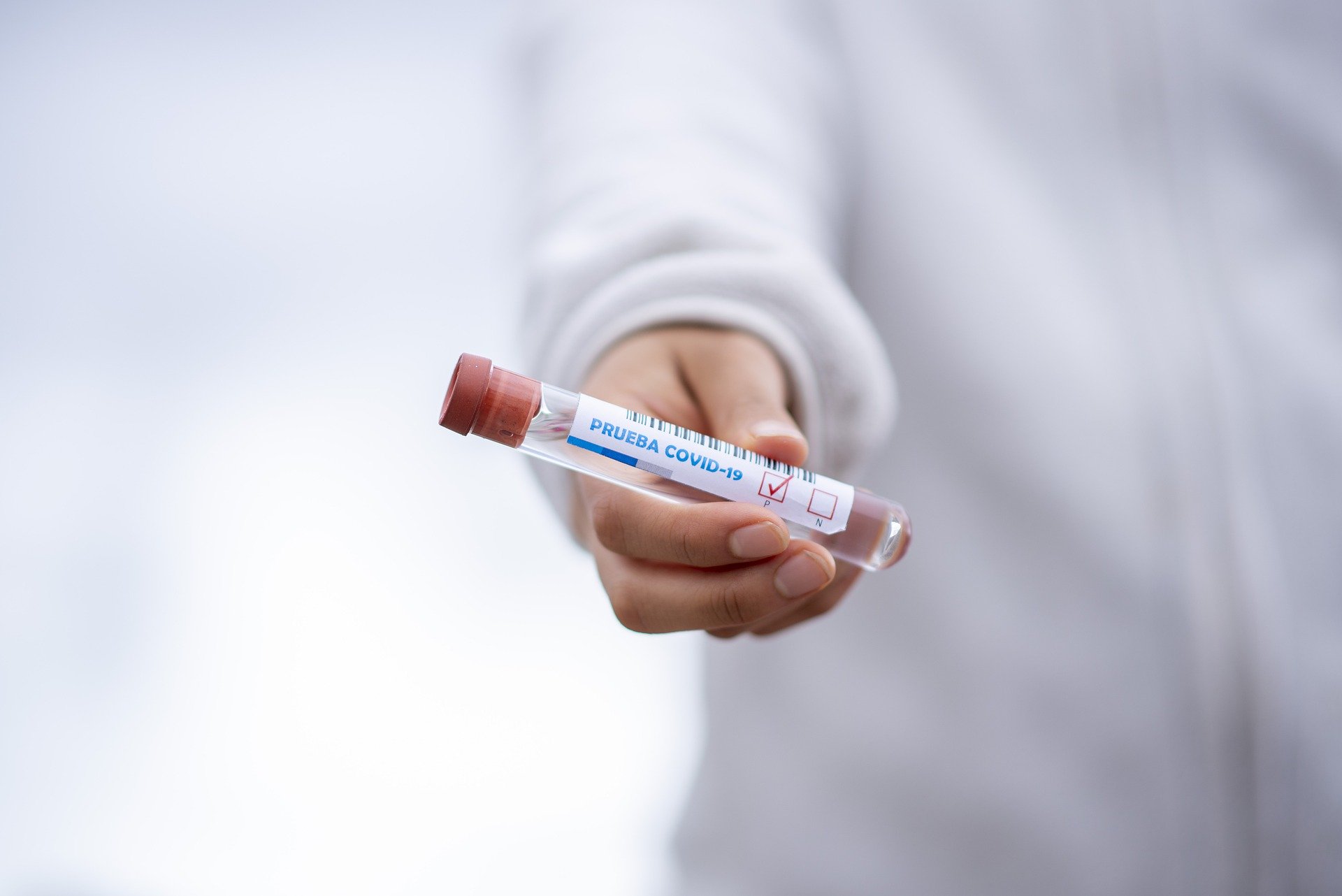 Luoghi di lavoro, solo il medico competente può disporre i test sierologici.