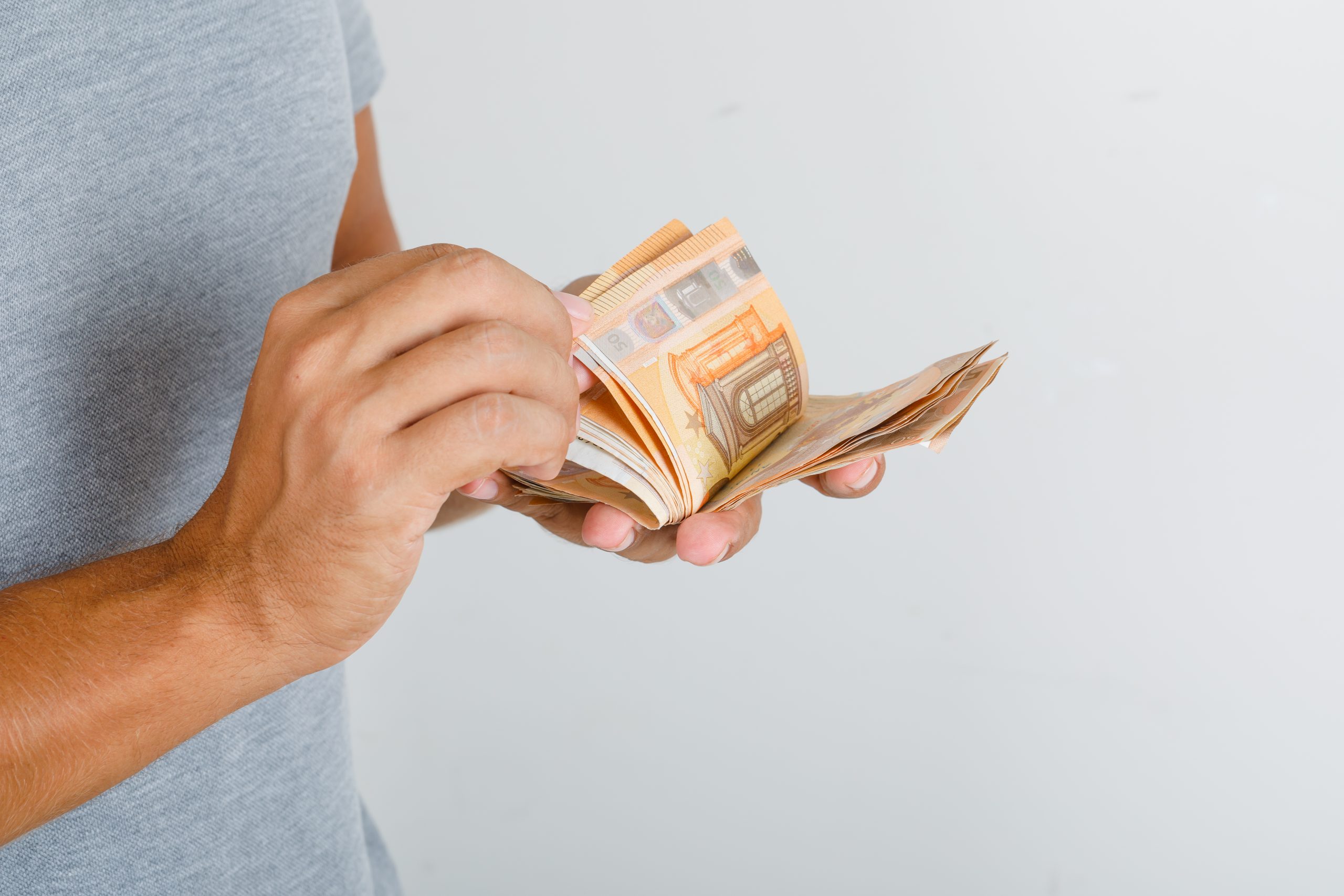 L’INTERVENTO DEL GOVERNO CON IL DECRETO AIUTI , UNA MISURA PER CONTRASTARE I RINCARI: IL BONUS 200 EURO